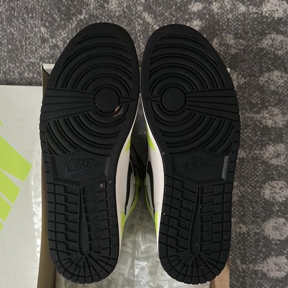 Jordan 1 high visionaire size 13 - Picture 2 of 6